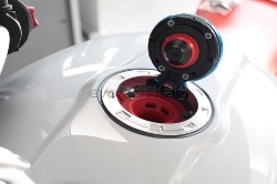 Afbeeldingen van Tankdop Evotech Key Lock BMW R NineT / S1000R/RR