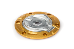 Afbeeldingen van Tankdop met sleutel opening van Evotech voor diverse Ducati en KTM modellen. goud - zilver