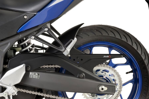 Afbeeldingen van Achterspatbord Puig carbon look Yamaha MT-03 '16- / YZF-R3 '15-