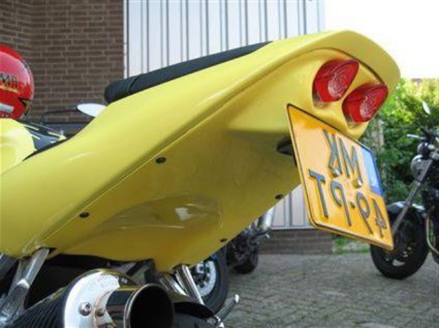 Afbeeldingen van Tailguards dual light zwart Yamaha YZF-R6 1999-2000