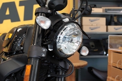 Afbeeldingen van Headlight trim zwart Evotech Ducati Scrambler