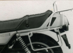 Afbeeldingen van Kofferrek zwart Hepco&Becker Suzuki GSX750 '80-'81/ GSX1100E '82