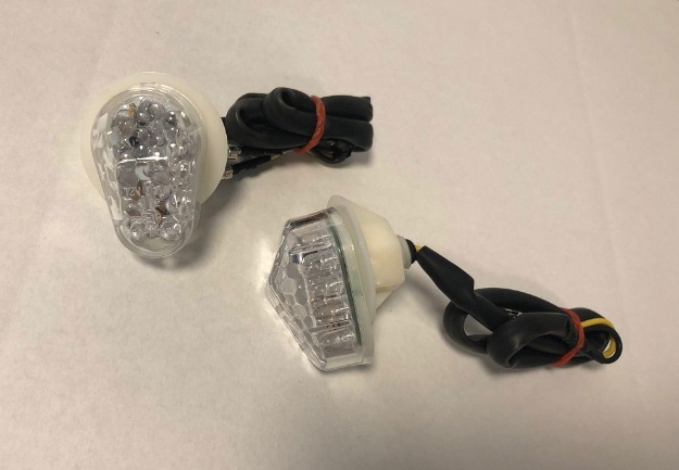 Afbeeldingen van Knipperlichten voor in de kuip Yamaha LED (per set)