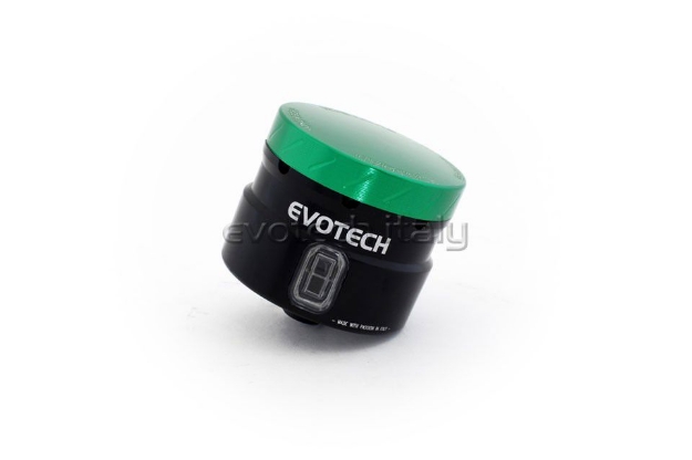 Afbeeldingen van Remvloeistofpotje groot 30ml met rechte uitgang Evotech zwart/groen