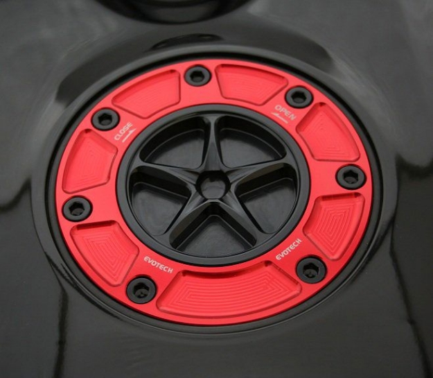 Afbeeldingen van Tankdopboutjes Evotech (set) Suzuki GSR750