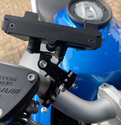 Afbeeldingen van Telefoonhouder met draadloos QI opladen BAAS (71-90mm)