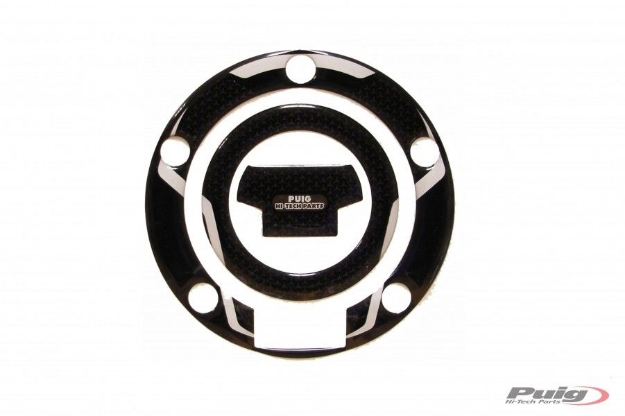 Afbeeldingen van Tankdopcover Puig voor Yamaha '00- (5 gaten)/ YZF-R6 '17- zwart/carbon look