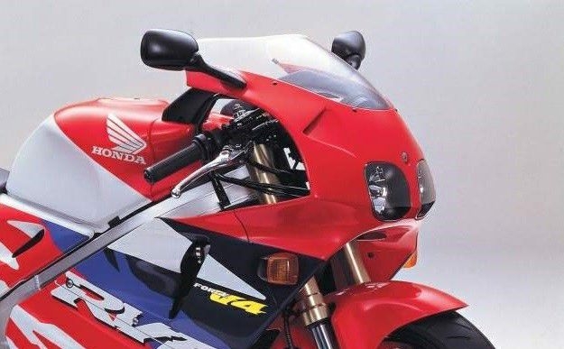 Afbeeldingen van Vervangingsruit standaard CBR400 NC35