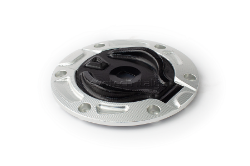 Afbeeldingen van Tankdop met sleutel opening van Evotech diverse Ducati en KTM modellen. zilver - zwart