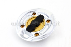 Afbeeldingen van Tankdop met snelsluiter van Evotech voor diverse BMW modellen zilver/goud