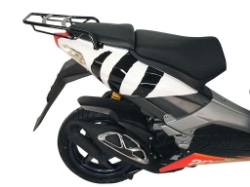 Afbeeldingen van Topdrager zwart Minirack Hepco&Becker Aprilia SR50. WWW '97-