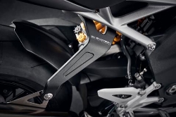 Afbeeldingen van Uitlaatsteun zwart Evotech Performance Triumph Speed Triple RS '21-24