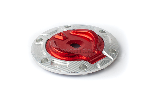 Afbeeldingen van Tankdop met sleutel opening van Evotech diverse Ducati en KTM modellen. zilver - rood