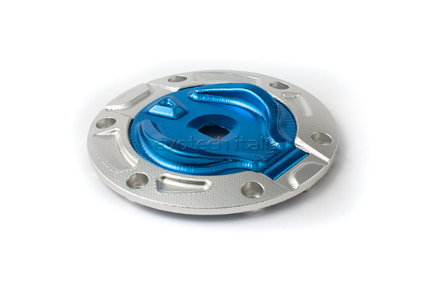 Afbeeldingen van Tankdop met sleutel opening van Evotech diverse Ducati en KTM modellen. zilver - blauw