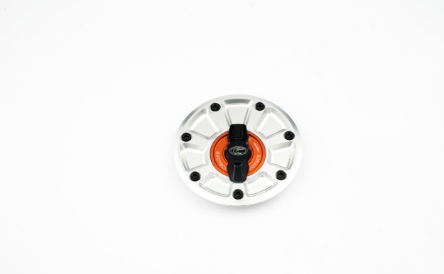 Afbeeldingen van Tankdop met snelsluiter van Evotech voor KTM Duke 790 zilver/zwart