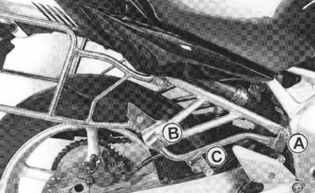 Afbeeldingen van Voetsteun verlagingset zwart voor duo passagier Yamaha FZ6/ Fazer '04-'05