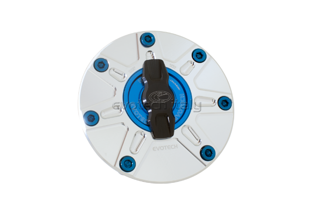 Afbeeldingen van Tankdop met snelsluiter van Evotech voor diverse Suzuki modellen zilver/blauw