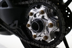 Afbeeldingen van Tandwieldrager aluminium Evotech Triumph Speed Triple 1200 RS '21-