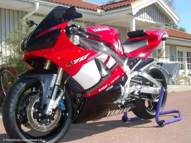 Afbeeldingen van Headlight cover Yamaha R1 '00-'01 zwart