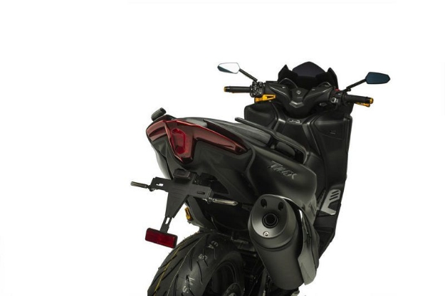 Afbeeldingen van Kentekenplaathouder zwart Puig Yamaha T-Max 560/SX/DX/MAX Tech '20-21