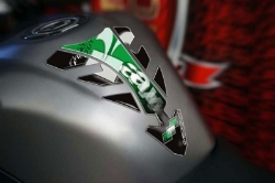 Afbeeldingen van Tankpad model Future Kawasaki groen Puig