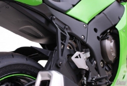 Afbeeldingen van Uitlaatsteun met afdekplaatje Evotech Performance Kawasaki ZX10-R '21-