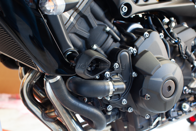 Afbeeldingen van Sliders Evotech Anti-Shock zwart Yamaha MT-09 / XSR900