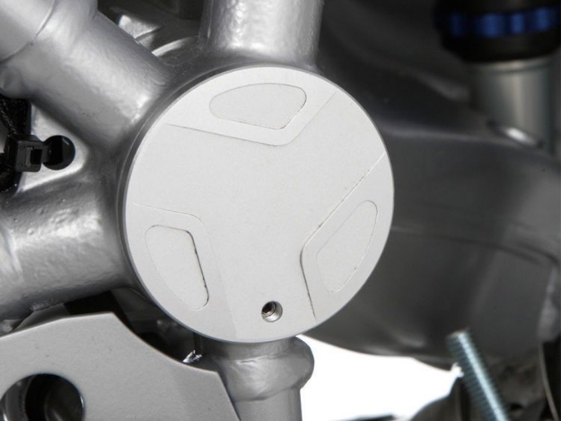 Afbeeldingen van Swingarm pivot covers EDGE design right BMW R1200GS/Adv. -'13 // HP2-Enduro - silver
